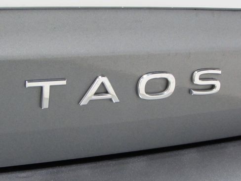 Used 2024 Volkswagen Taos SE AWD/4WD image 32