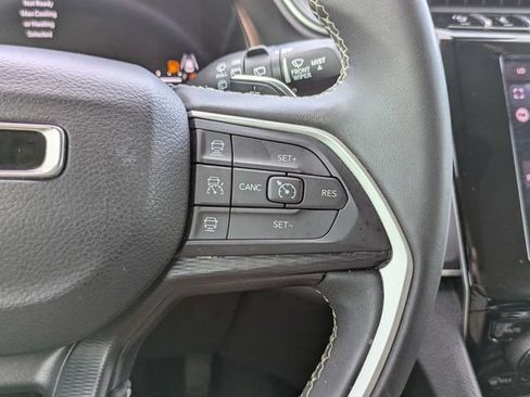 Used 2023 Jeep Grand Cherokee Laredo RWD image 25
