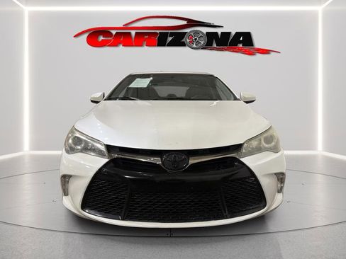 Used 2016 Toyota Camry SE image 2