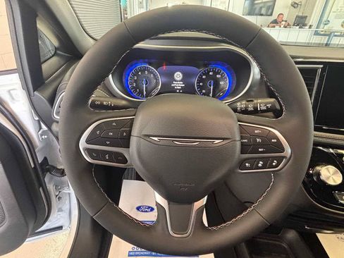 New 2027 Chrysler Pacifica Select FWD image 19