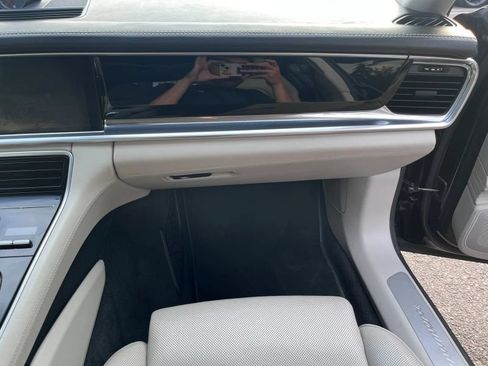 Used 2017 Porsche Panamera w/ Premium Package RWD image 27