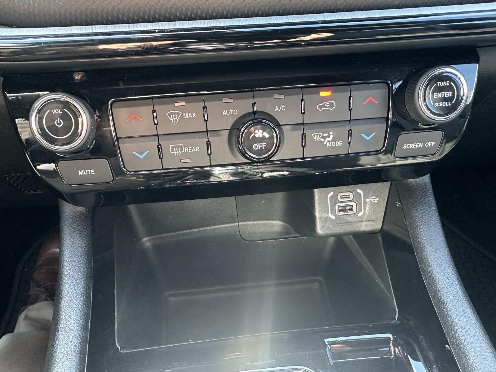Used 2025 Jeep Compass Trailhawk AWD/4WD image 30