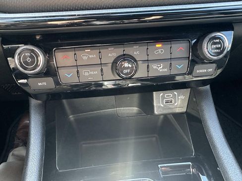 Used 2025 Jeep Compass Trailhawk image 30