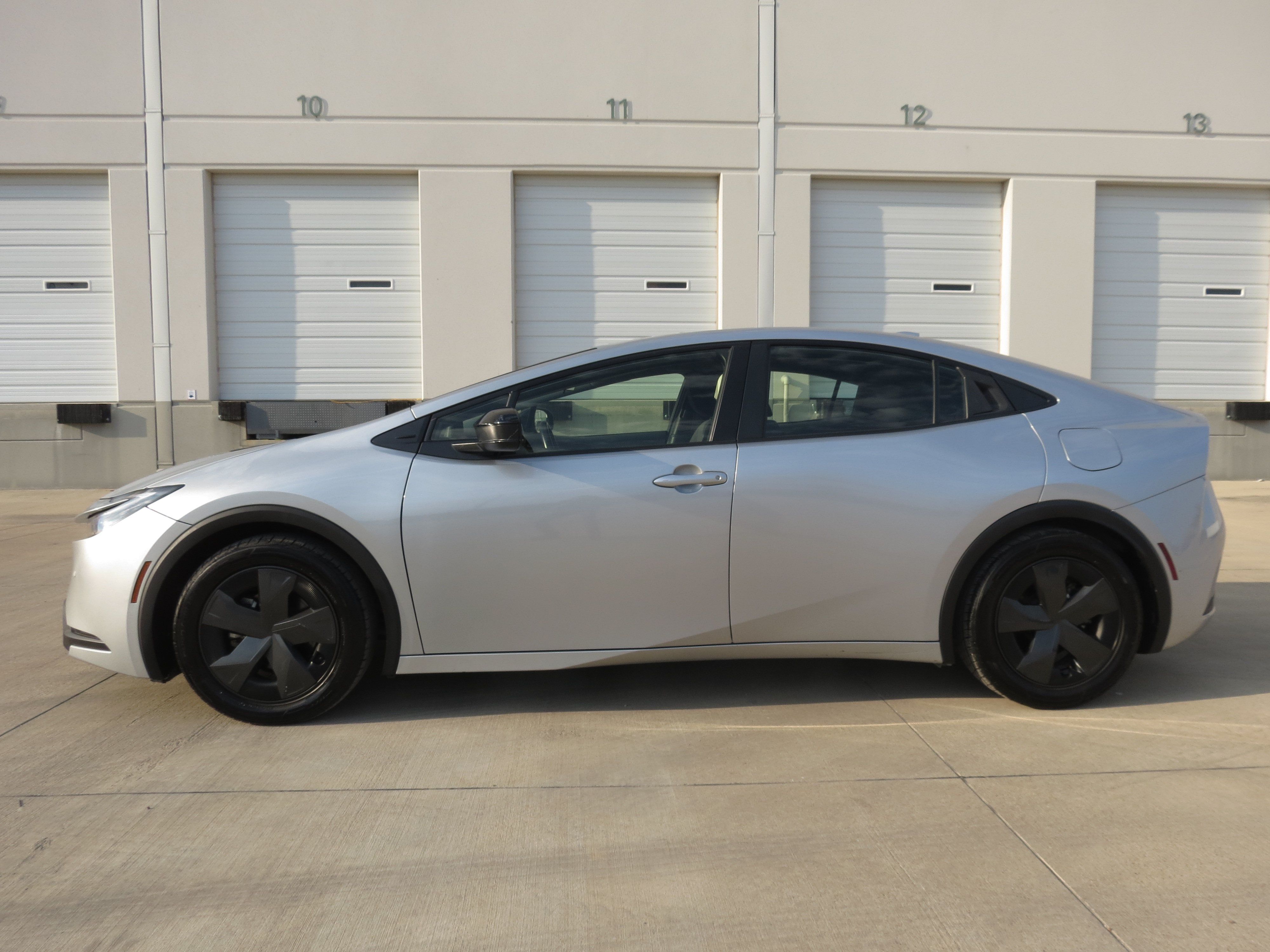 Used 2023 Toyota Prius LE FWD image 5