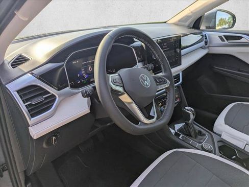 New 2026 Volkswagen Taos SE AWD/4WD image 3
