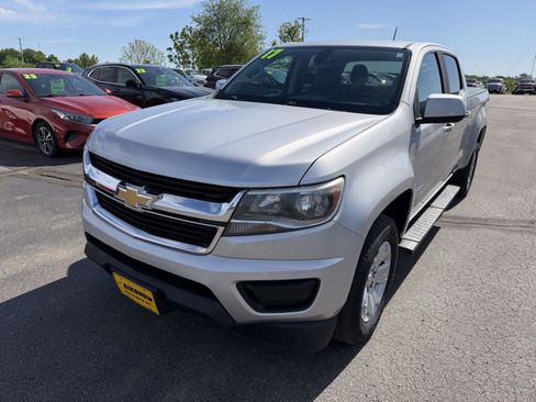 Used 2017 Chevrolet Colorado LT AWD/4WD image 2