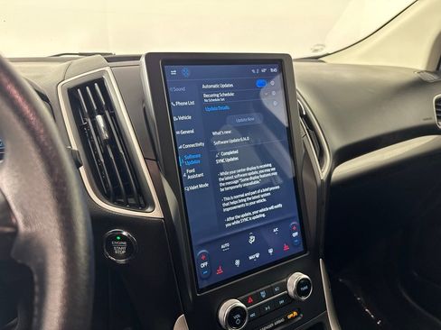 Used 2024 Ford Edge SEL image 18