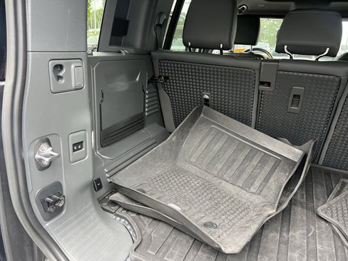 Certified 2023 Land Rover Defender 110 X-Dynamic SE AWD/4WD image 34