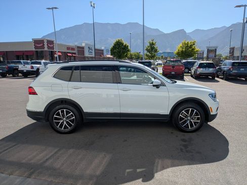 Used 2021 Volkswagen Tiguan SE w/ Panoramic Sunroof Package AWD/4WD image 2