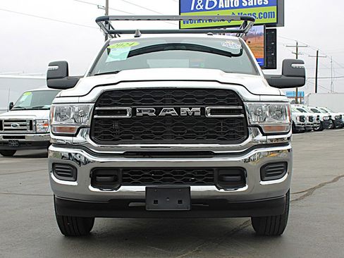 Used 2024 RAM 2500 Tradesman w/ Chrome Appearance Group image 8