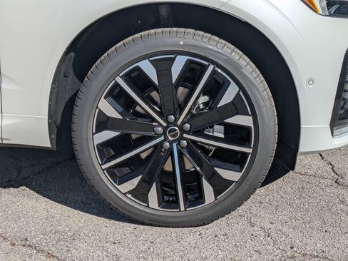 New 2026 Volvo XC60 B5 Ultra w/ Protection Package Premier image 18
