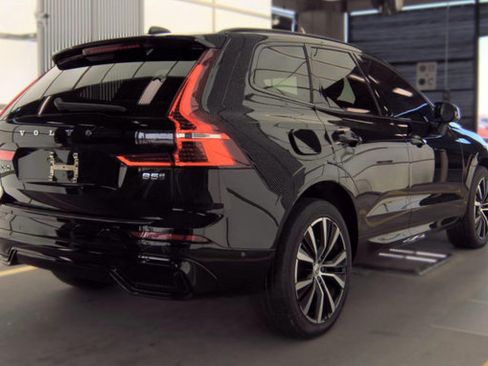Used 2024 Volvo XC60 B5 Plus w/ Protection Package Premier AWD/4WD image 2