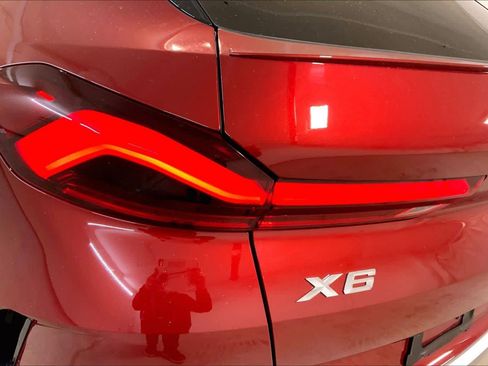 Used 2021 BMW X6 xDrive40i w/ Premium Package image 28
