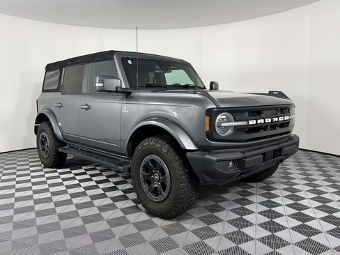 Used 2023 Ford Bronco Outer Banks AWD/4WD image 12