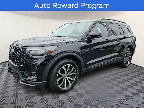 Certified 2025 Ford Explorer ST-Line AWD/4WD image 3