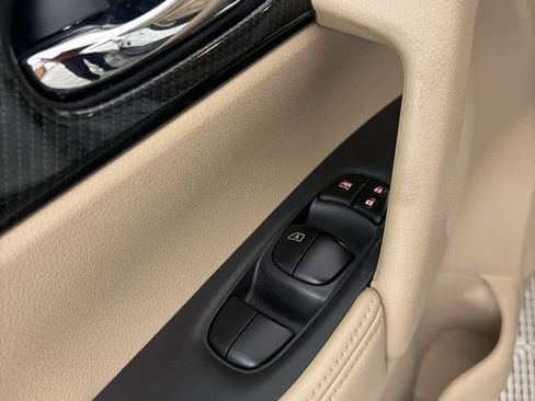 Used 2018 Nissan Rogue SL w/ Premium Package FWD image 23