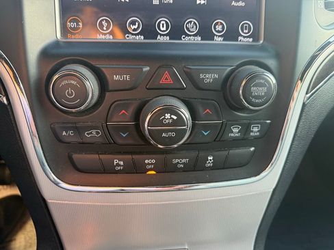 Used 2018 Jeep Grand Cherokee Limited image 29