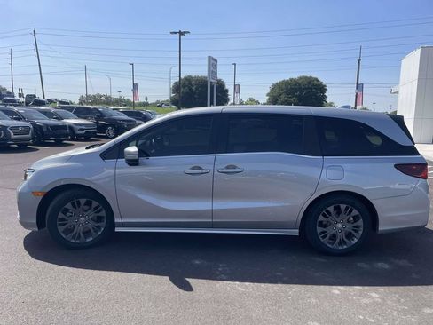 Used 2025 Honda Odyssey Touring image 6
