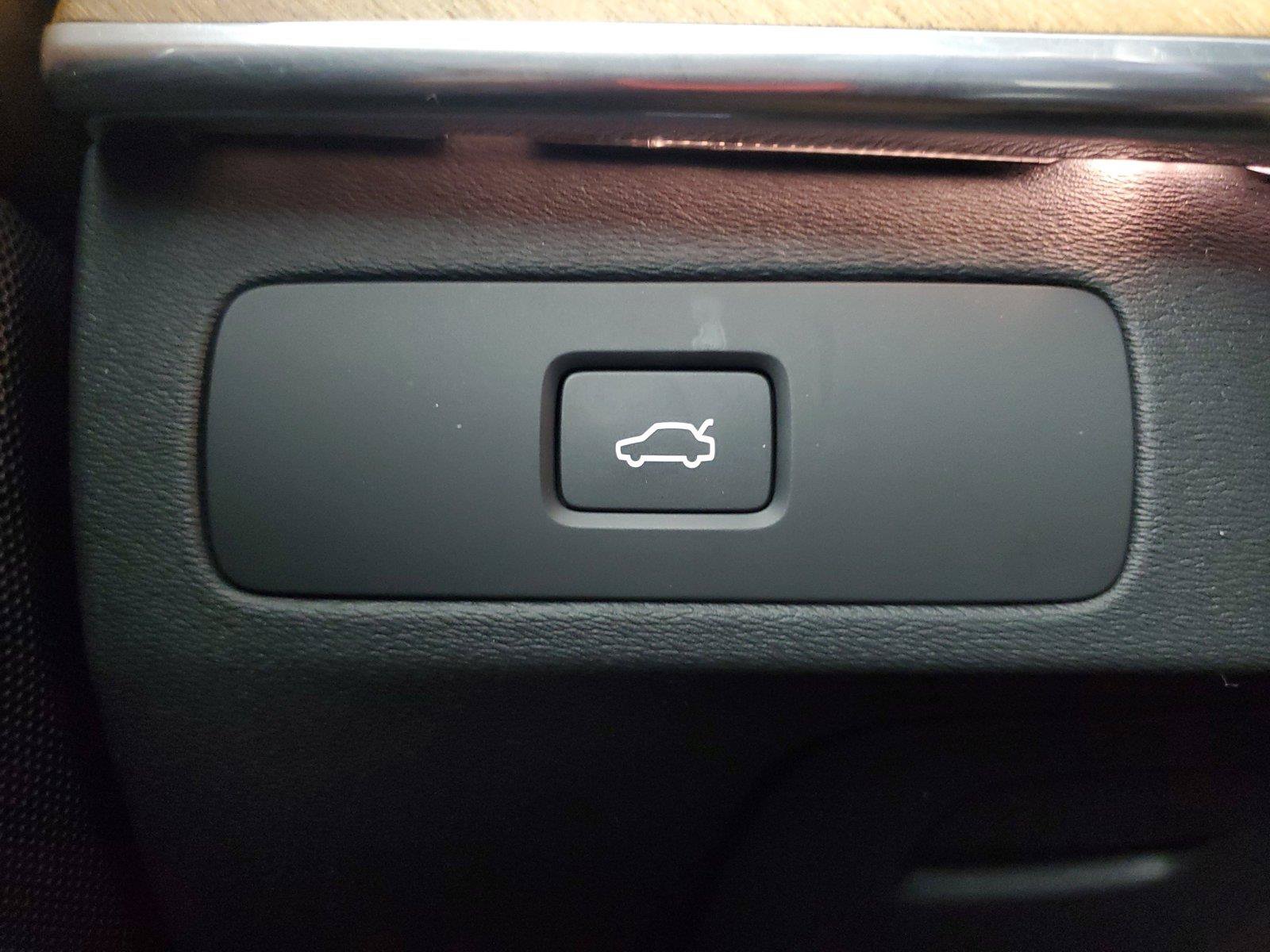 Certified 2023 Volvo XC90 B6 Plus w/ Protection Package Premier AWD/4WD image 36