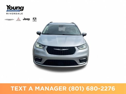 Used 2023 Chrysler Pacifica Limited w/ Uconnect Theater Family Group AWD/4WD image 8