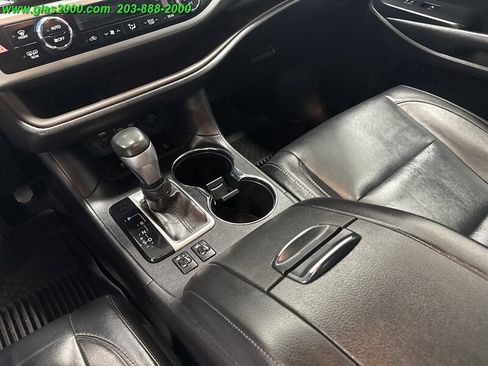 Used 2018 Toyota Highlander XLE image 28