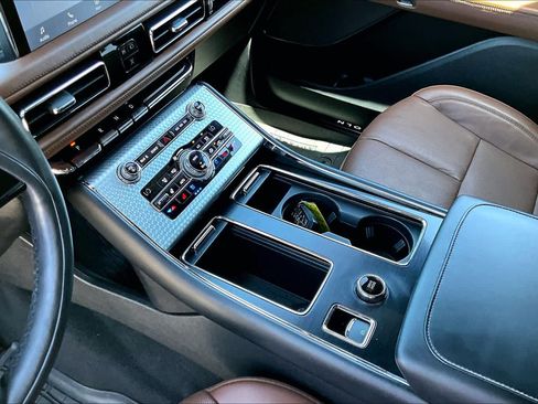Used 2020 Lincoln Aviator Grand Touring w/ Elements Package Plus AWD/4WD image 17