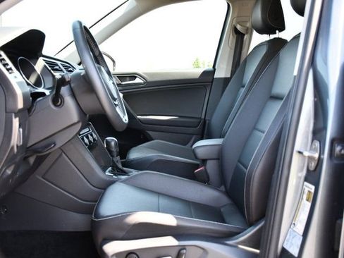 Used 2021 Volkswagen Tiguan SE w/ Panoramic Sunroof Package FWD image 16