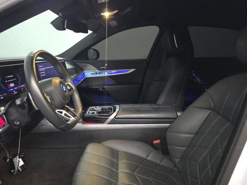 Used 2024 BMW i7 xDrive60 AWD/4WD image 7