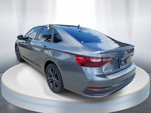 Used 2023 Volkswagen Jetta SE image 3