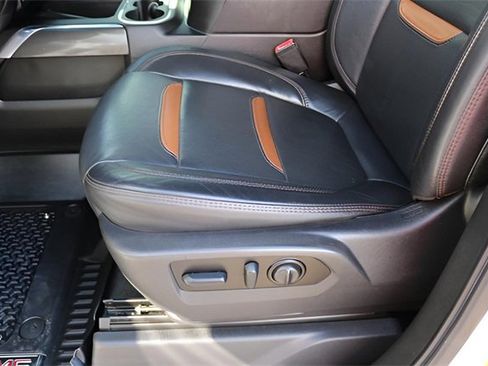 Used 2022 GMC Sierra 2500 AT4 w/ AT4 Preferred Package image 16