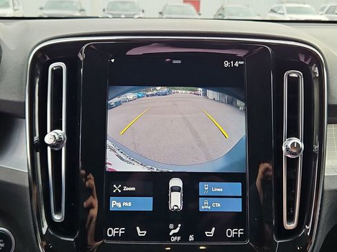 Used 2022 Volvo XC40 T5 Momentum image 17