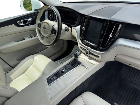 Used 2018 Volvo XC60 T6 Momentum w/ Protection Package Premier AWD/4WD image 4