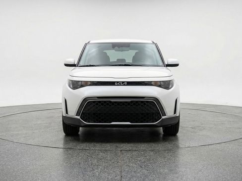 Used 2025 Kia Soul LX w/ LX Technology Package FWD image 2