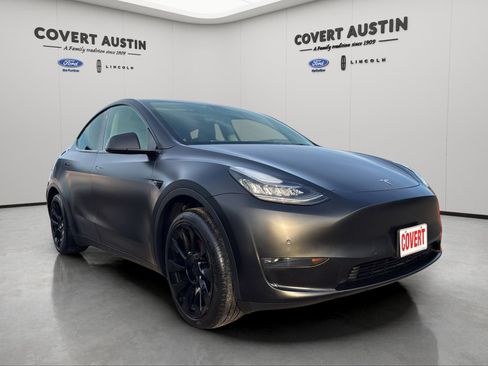 Used 2022 Tesla Model Y Long Range AWD/4WD image 7