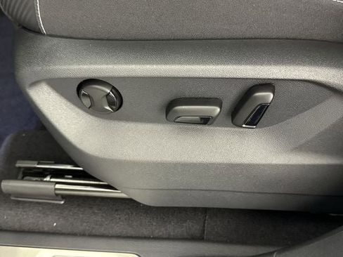 New 2026 Volkswagen Atlas Cross Sport SE image 16