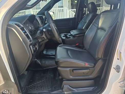 Used 2022 RAM 3500 Tradesman w/ Chrome Appearance Group RWD image 18