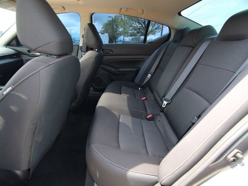 Used 2024 Nissan Altima 2.5 SV w/ SV Premium Package image 7