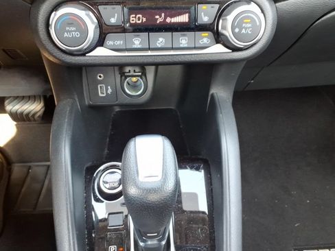 Used 2021 Nissan Versa SR w/ Convenience Package FWD image 18