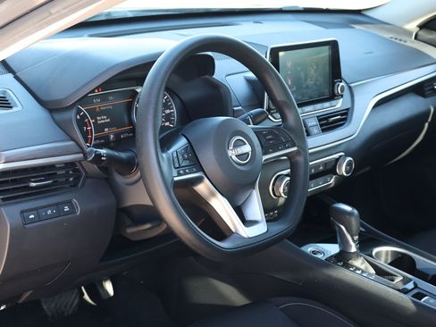 Used 2024 Nissan Altima 2.5 SV image 12