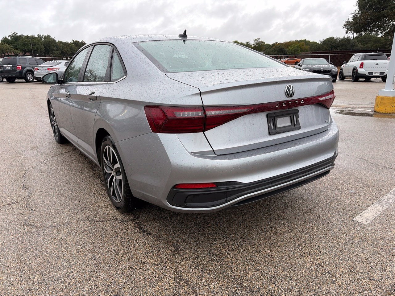 Used 2025 Volkswagen Jetta SE FWD image 6