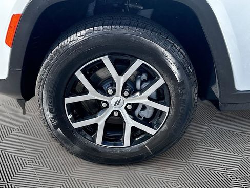 Used 2025 Jeep Grand Cherokee Limited image 33