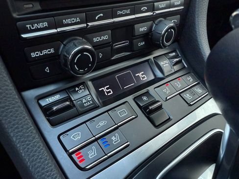 Used 2014 Porsche 911 Carrera 4S image 23