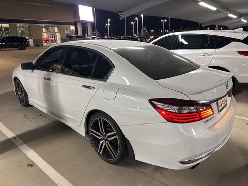 Used 2017 Honda Accord Sport image 5