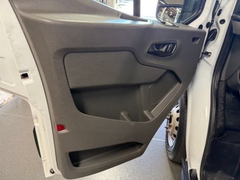 Used 2022 Ford Transit 350 DRW RWD image 11