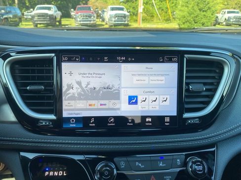 New 2026 Chrysler Pacifica Select w/ S Appearance Package image 30