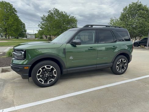 Used 2024 Ford Bronco Sport Outer Banks w/ Tech Package AWD/4WD image 2
