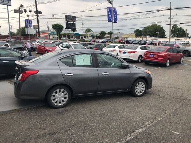 Used 2017 Nissan Versa SV FWD image 5