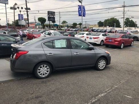 Used 2017 Nissan Versa SV FWD image 5
