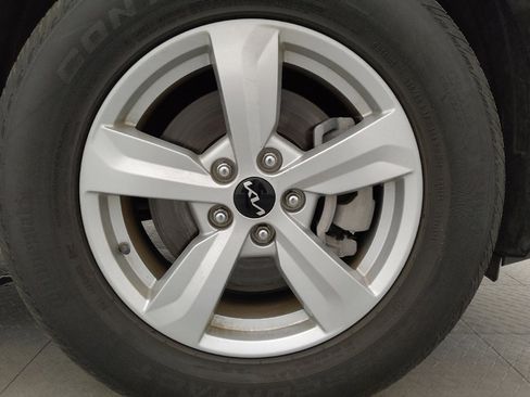 Used 2023 Kia Sorento LX image 31