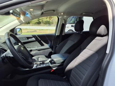 Used 2019 Ford Edge SE image 9